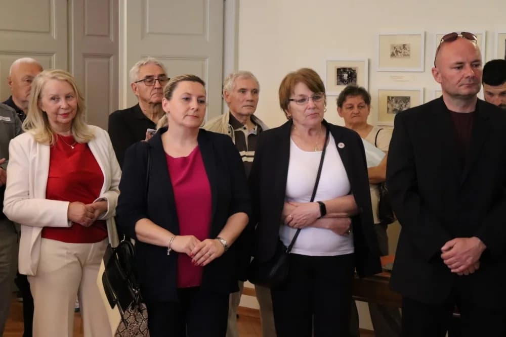 U Multikulturalnom centru u Lipiku otvorena izložba posvećena Lipičanki Štefaniji Papailiopulos