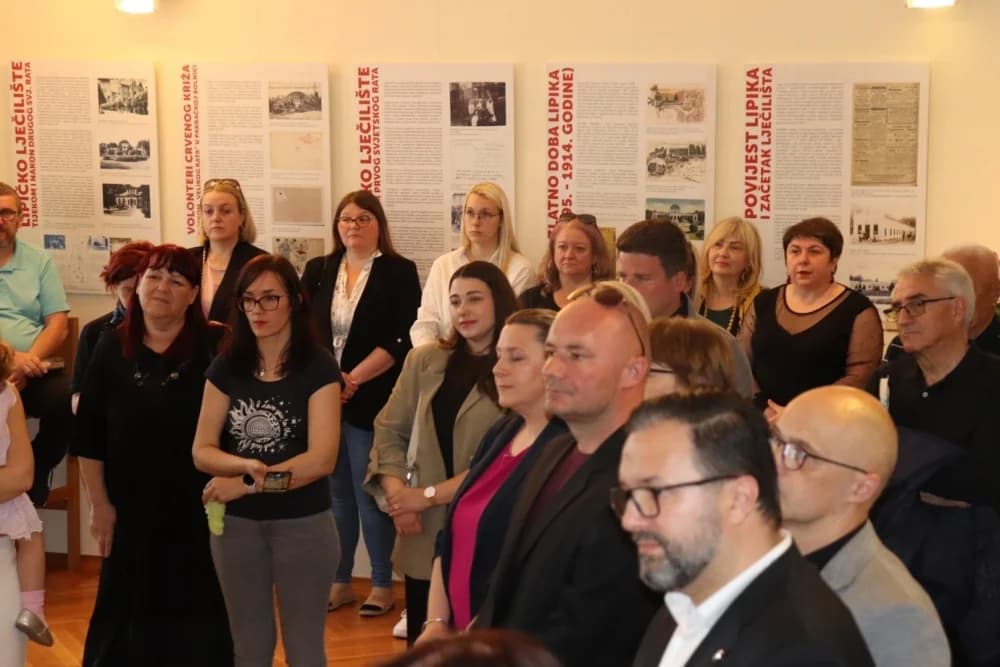 U Multikulturalnom centru u Lipiku otvorena izložba posvećena Lipičanki Štefaniji Papailiopulos