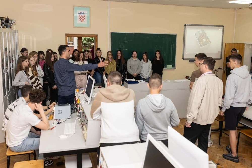 FOTO: Dan otvorenih vrata u Tehničkoj školi