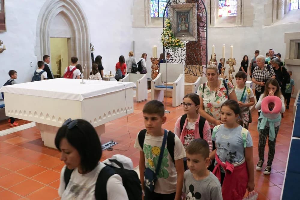 FOTO: Hodočašće učenika osnovnih škola Gospi Voćinskoj