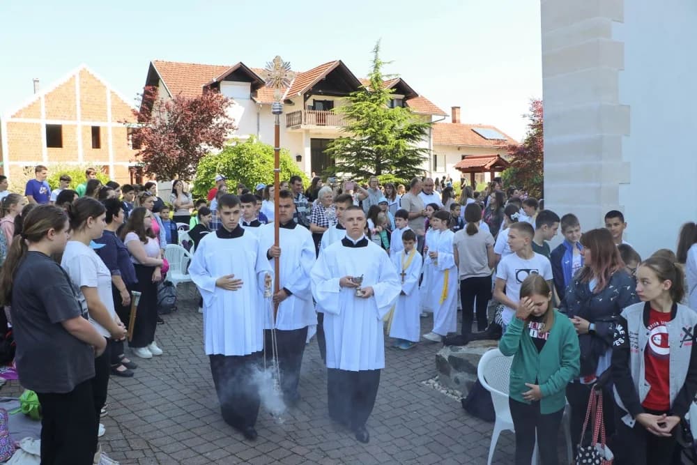 FOTO: Hodočašće učenika osnovnih škola Gospi Voćinskoj