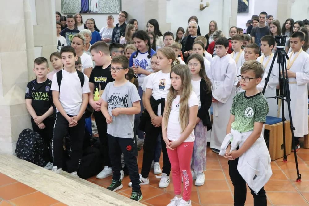 FOTO: Hodočašće učenika osnovnih škola Gospi Voćinskoj
