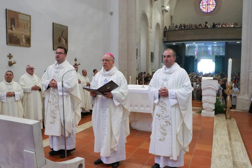 FOTO: Hodočašće učenika osnovnih škola Gospi Voćinskoj