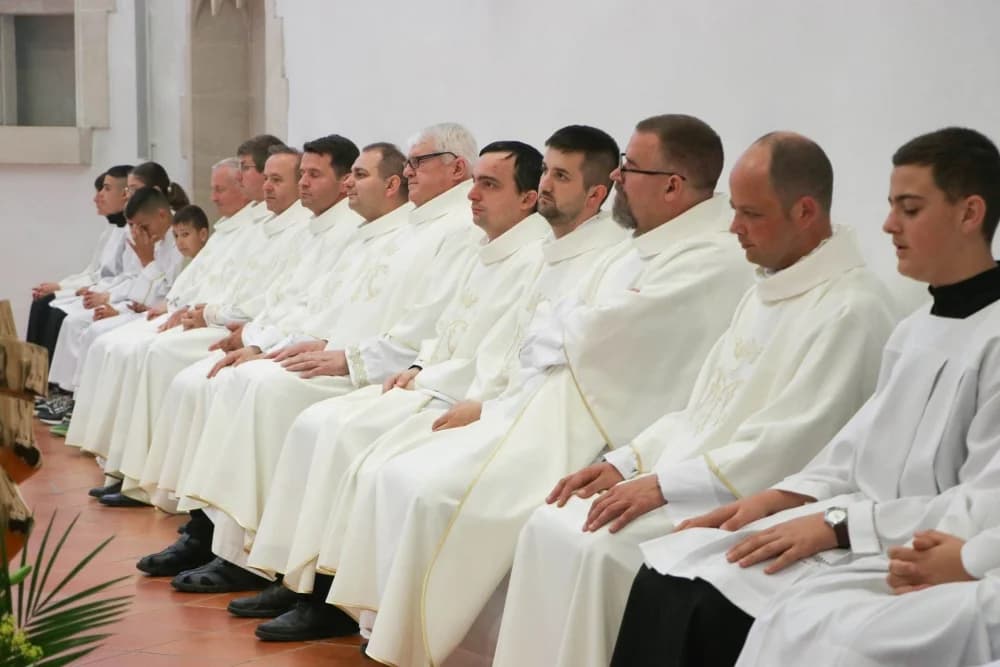 FOTO: Hodočašće učenika osnovnih škola Gospi Voćinskoj