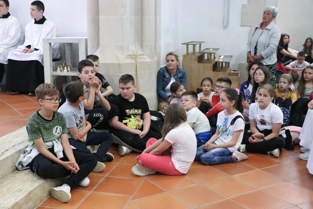 FOTO: Hodočašće učenika osnovnih škola Gospi Voćinskoj