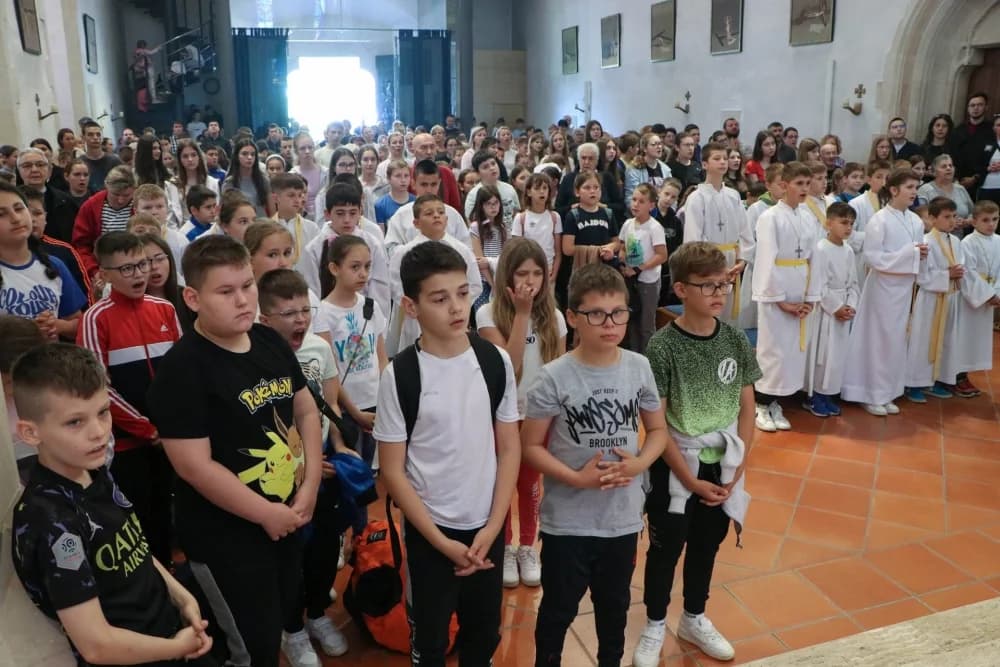 FOTO: Hodočašće učenika osnovnih škola Gospi Voćinskoj