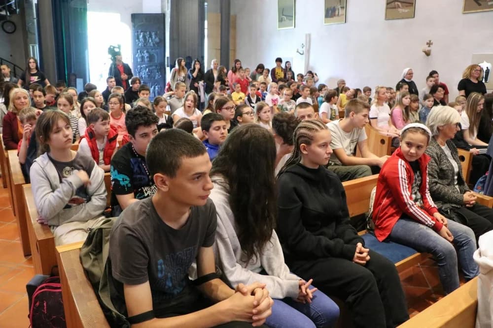 FOTO: Hodočašće učenika osnovnih škola Gospi Voćinskoj