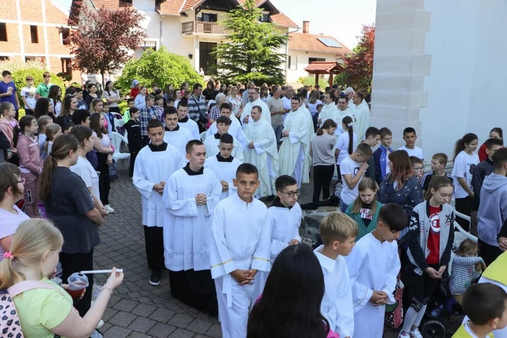 FOTO: Hodočašće učenika osnovnih škola Gospi Voćinskoj