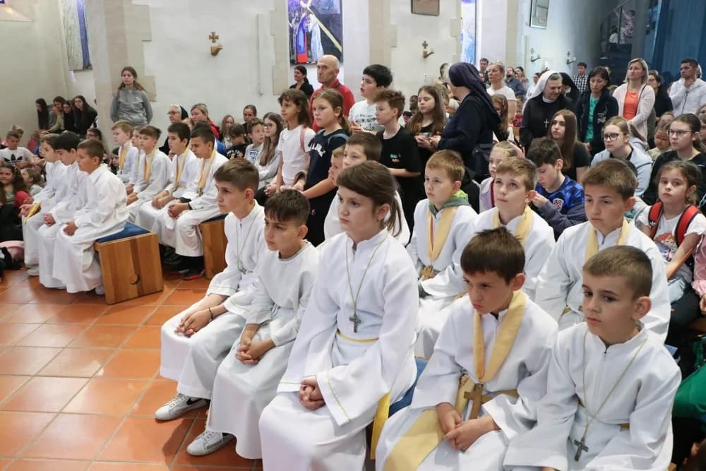 FOTO: Hodočašće učenika osnovnih škola Gospi Voćinskoj