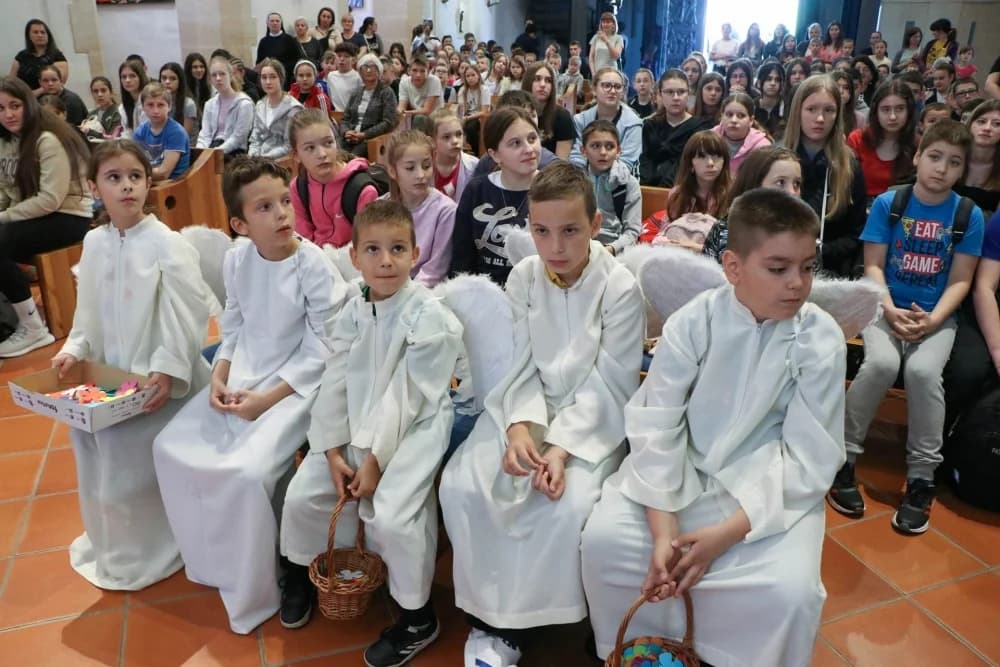 FOTO: Hodočašće učenika osnovnih škola Gospi Voćinskoj