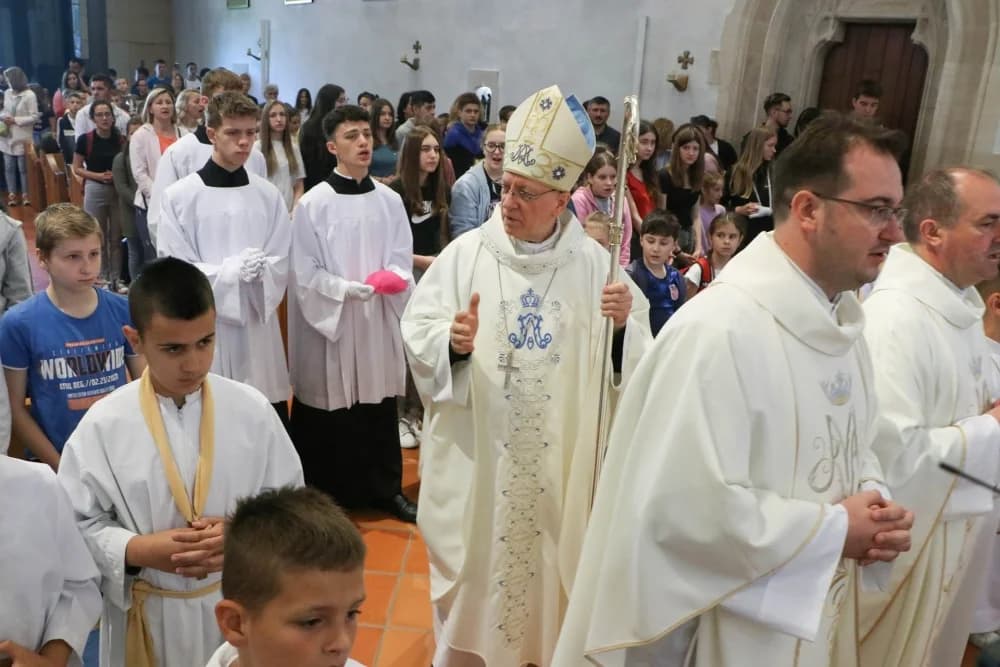 FOTO: Hodočašće učenika osnovnih škola Gospi Voćinskoj