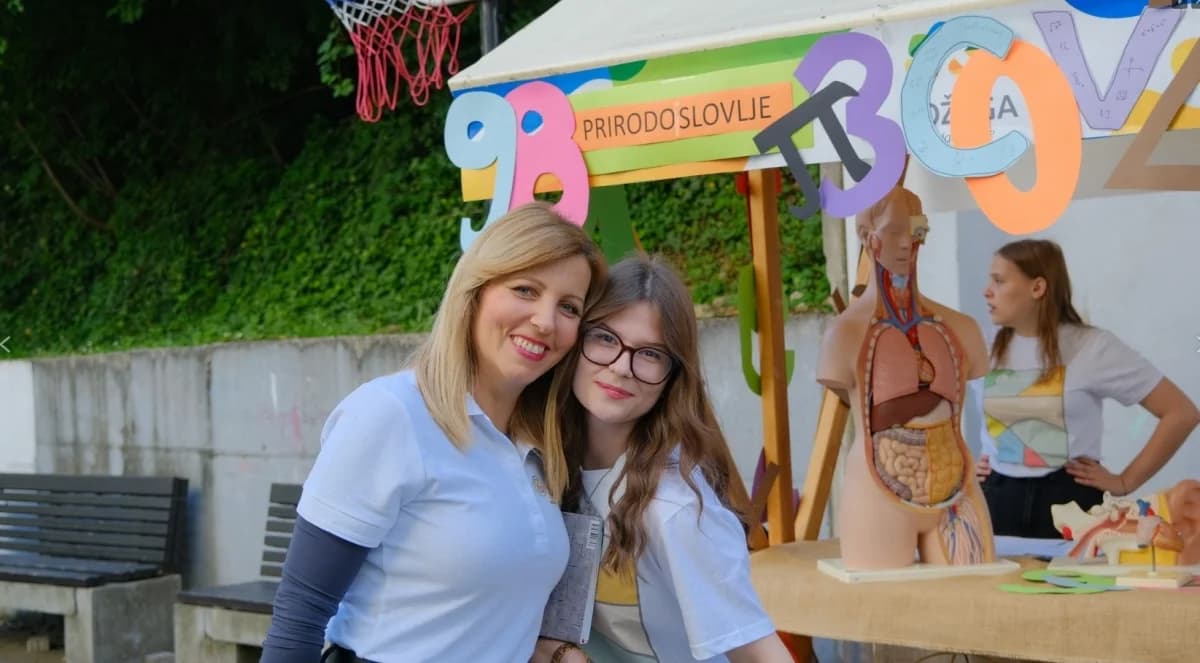 Učenici Katoličke gimnazije organizirali humanitarni štand Sajam igračaka Srce za Luku Kerepčića