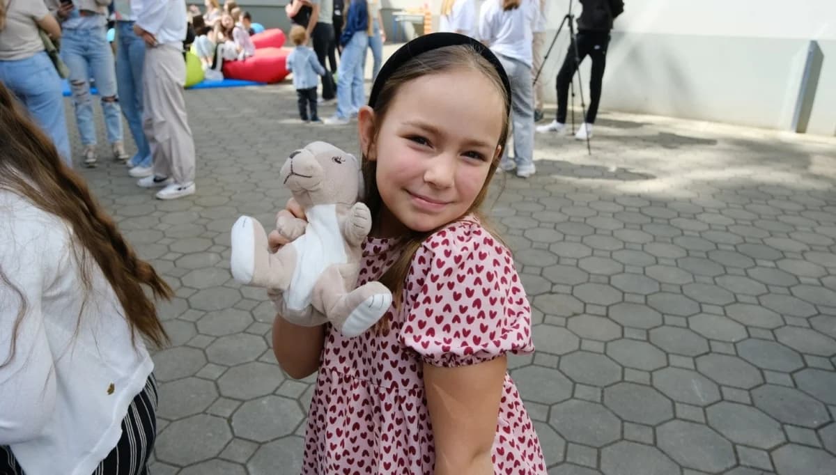 Učenici Katoličke gimnazije organizirali humanitarni štand Sajam igračaka Srce za Luku Kerepčića