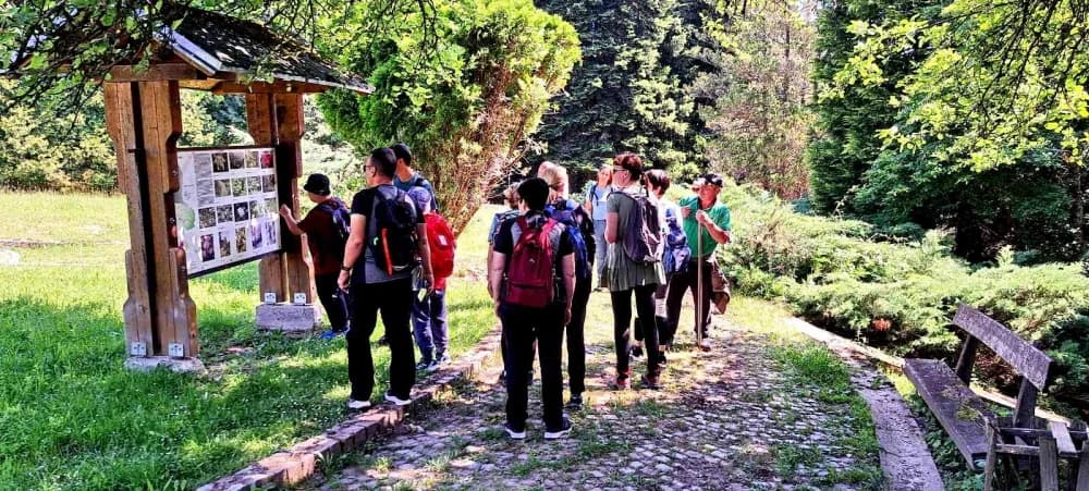 FOTO: Planinari HPD Gojzerice na izletu u arboretum Lisičine 
