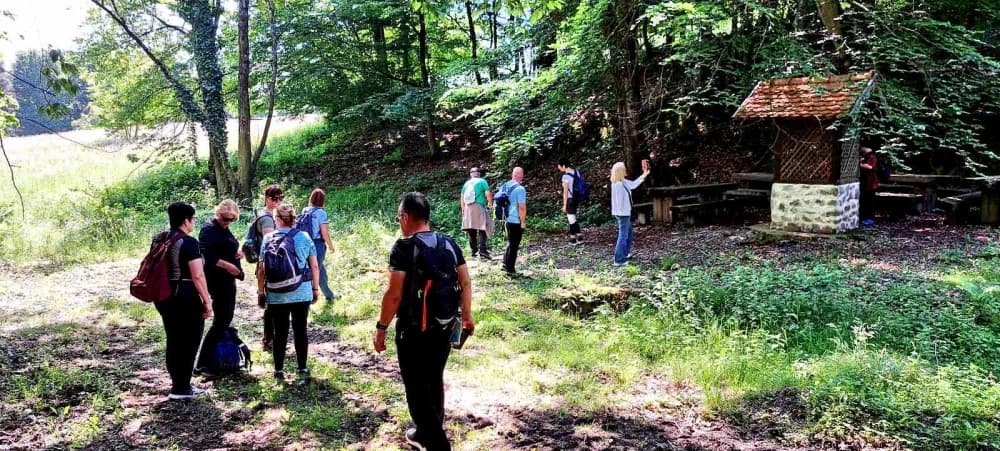 FOTO: Planinari HPD Gojzerice na izletu u arboretum Lisičine 