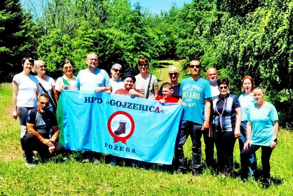 FOTO: Planinari HPD Gojzerice na izletu u arboretum Lisičine 