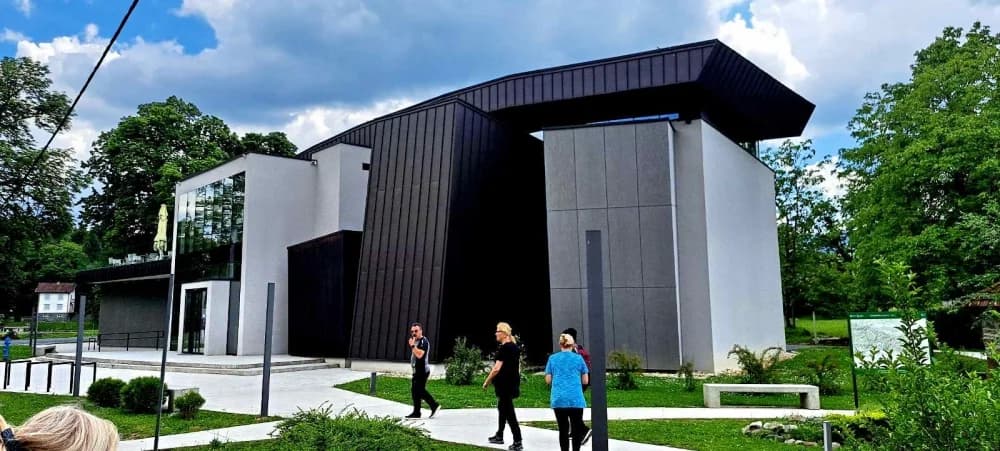 FOTO: Planinari HPD Gojzerice na izletu u arboretum Lisičine 