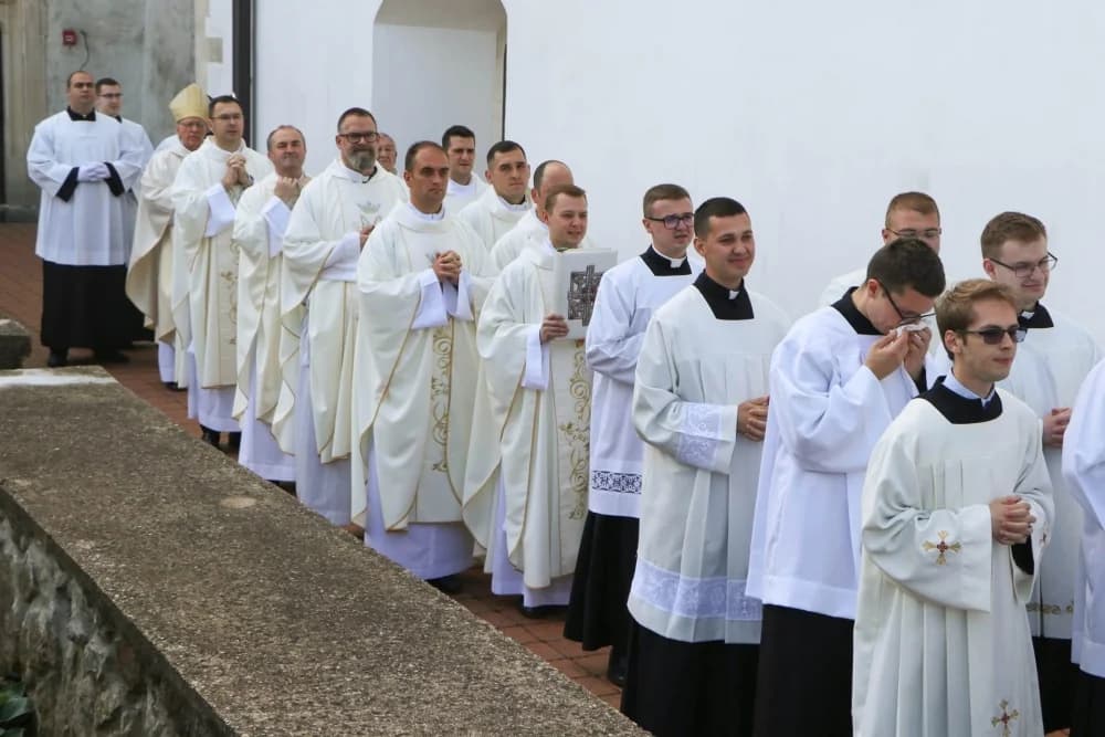 FOTO: Hodočašće učenika i djelatnika Katoličkih osnovnih škola u Voćin