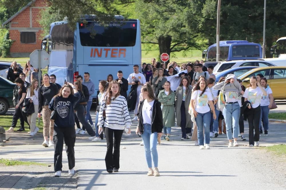 FOTO: Hodočašće učenika i djelatnika Katoličkih osnovnih škola u Voćin