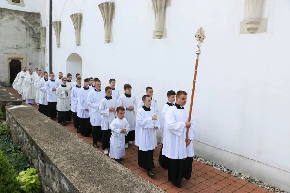FOTO: Hodočašće učenika i djelatnika Katoličkih osnovnih škola u Voćin