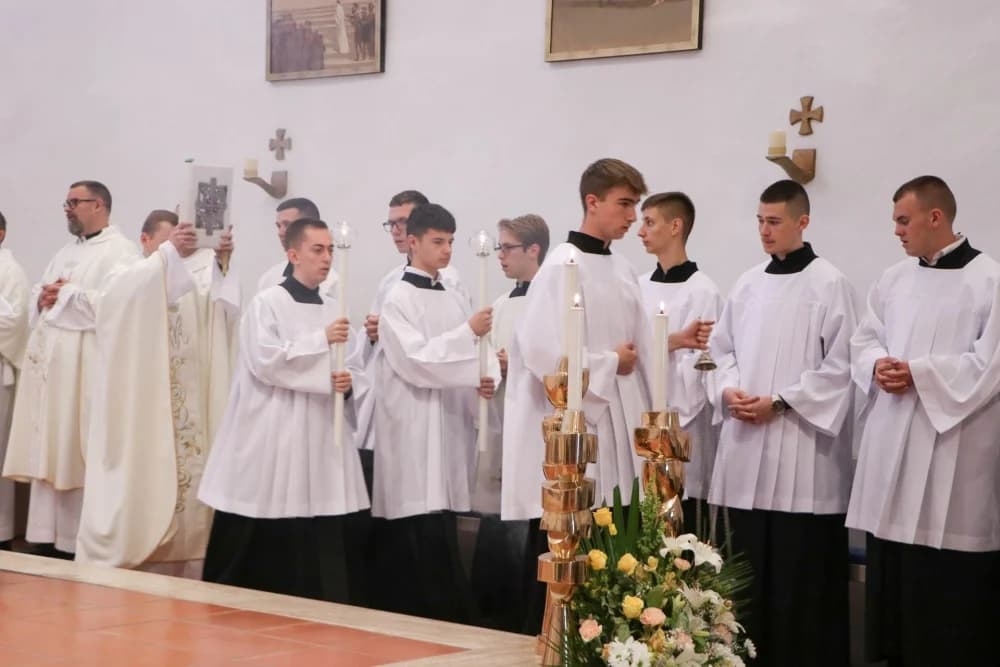 FOTO: Hodočašće učenika i djelatnika Katoličkih osnovnih škola u Voćin
