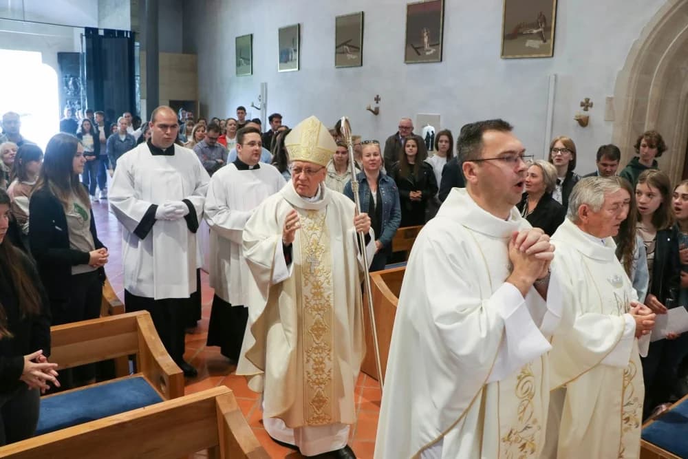 FOTO: Hodočašće učenika i djelatnika Katoličkih osnovnih škola u Voćin