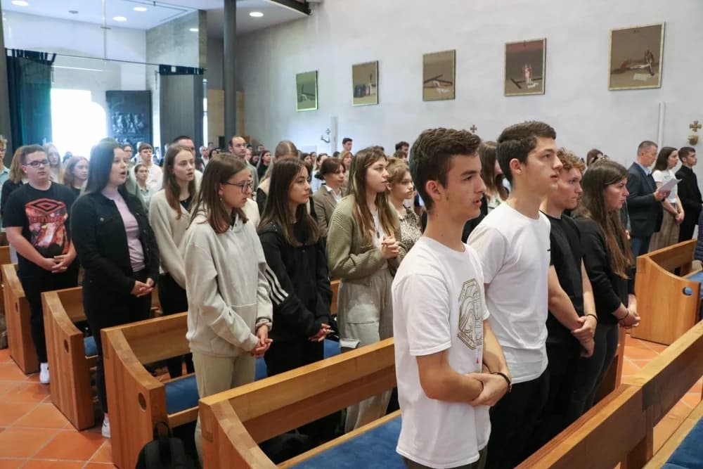 FOTO: Hodočašće učenika i djelatnika Katoličkih osnovnih škola u Voćin