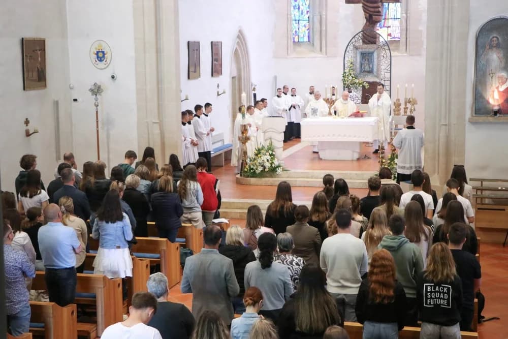 FOTO: Hodočašće učenika i djelatnika Katoličkih osnovnih škola u Voćin
