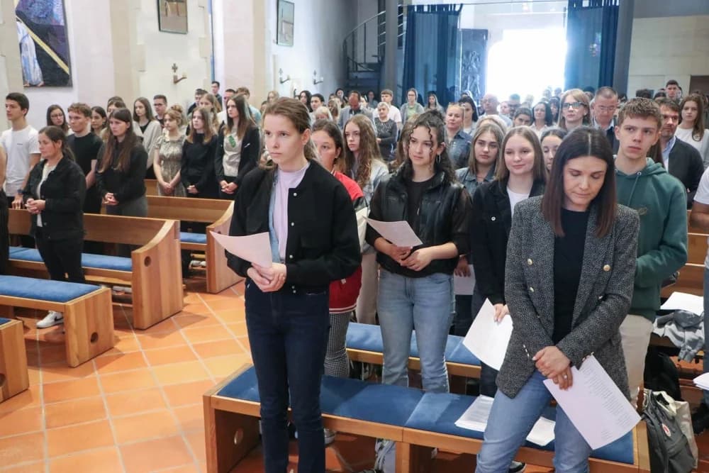 FOTO: Hodočašće učenika i djelatnika Katoličkih osnovnih škola u Voćin