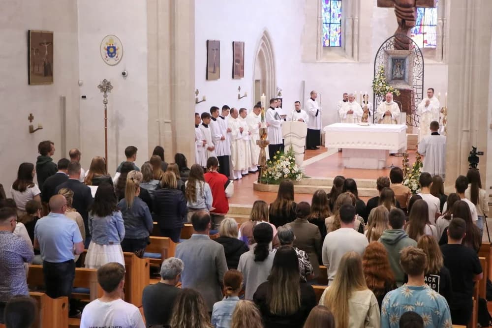 FOTO: Hodočašće učenika i djelatnika Katoličkih osnovnih škola u Voćin
