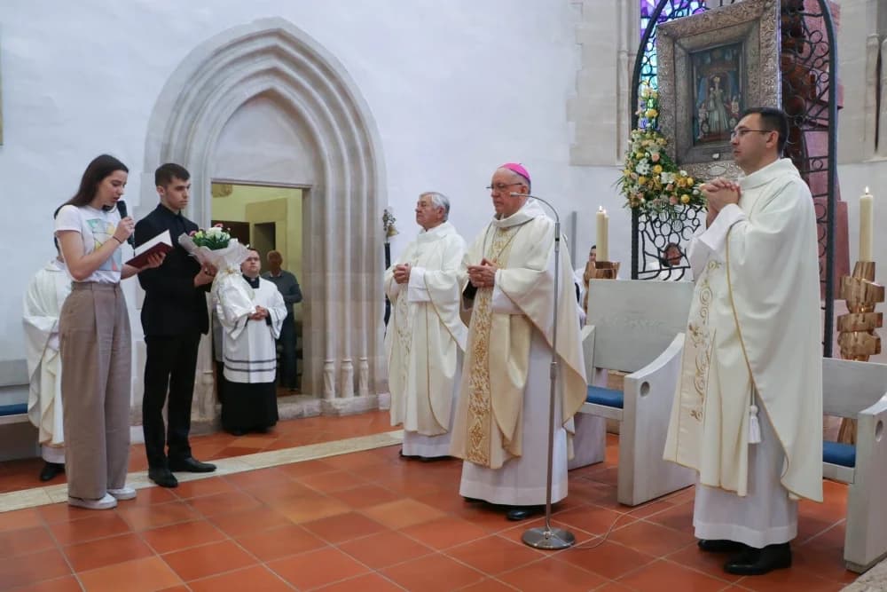 FOTO: Hodočašće učenika i djelatnika Katoličkih osnovnih škola u Voćin