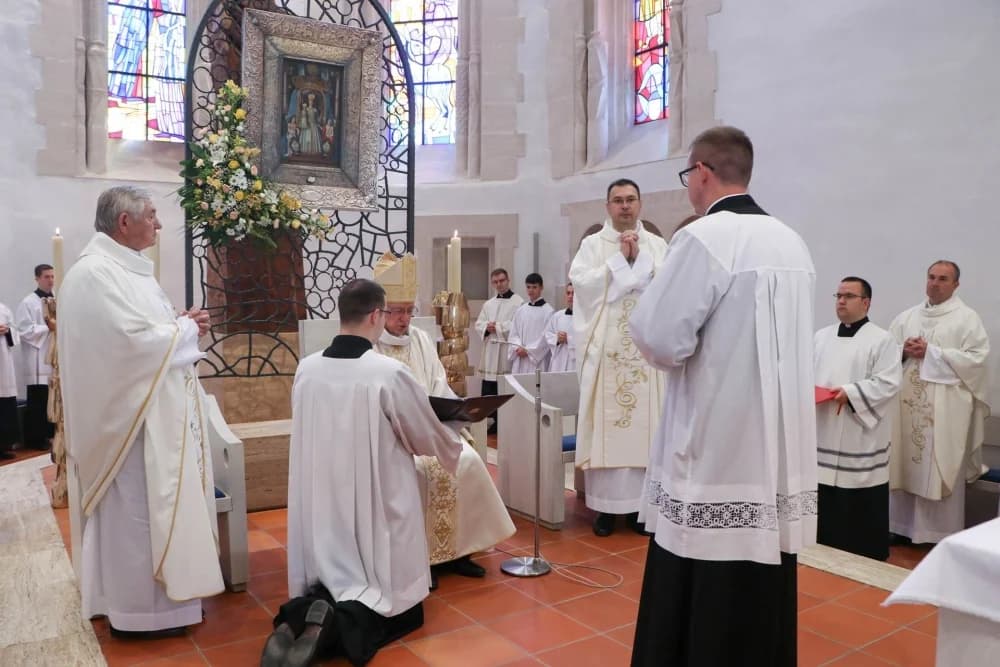 FOTO: Hodočašće učenika i djelatnika Katoličkih osnovnih škola u Voćin