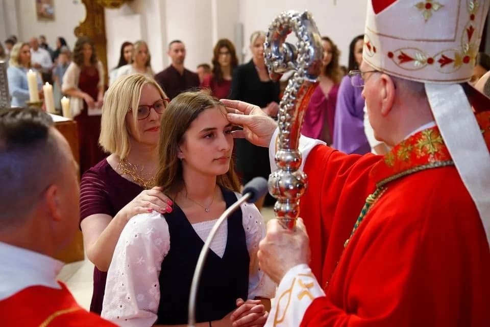 FOTO: Sakrament sv. potvrde u požeškoj Katedrali