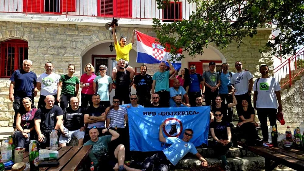 HPD Gojzerica na krovu Hrvatske, dinarskom vrhu Sinjal