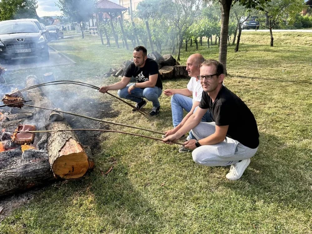 Alumni ’FTRR’ na 8. Festivalu slanine i vina
