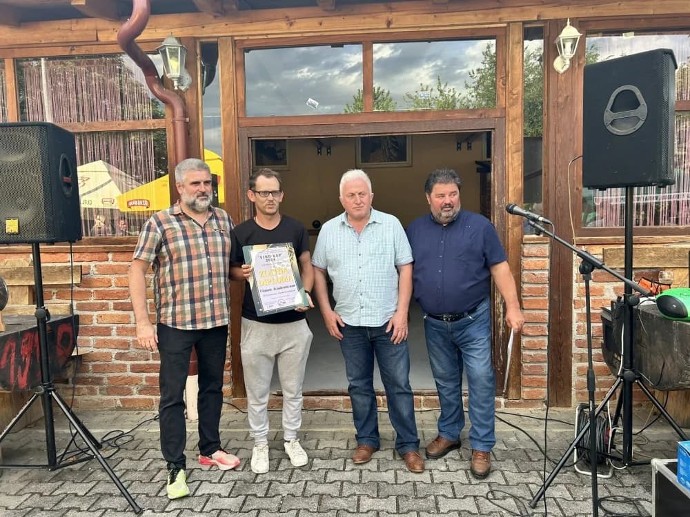 Alumni ’FTRR’ na 8. Festivalu slanine i vina
