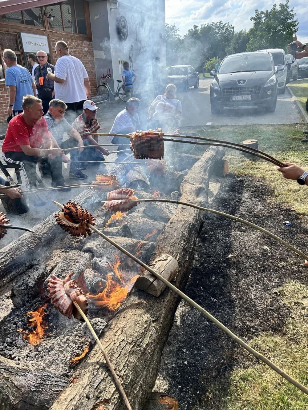 Alumni ’FTRR’ na 8. Festivalu slanine i vina