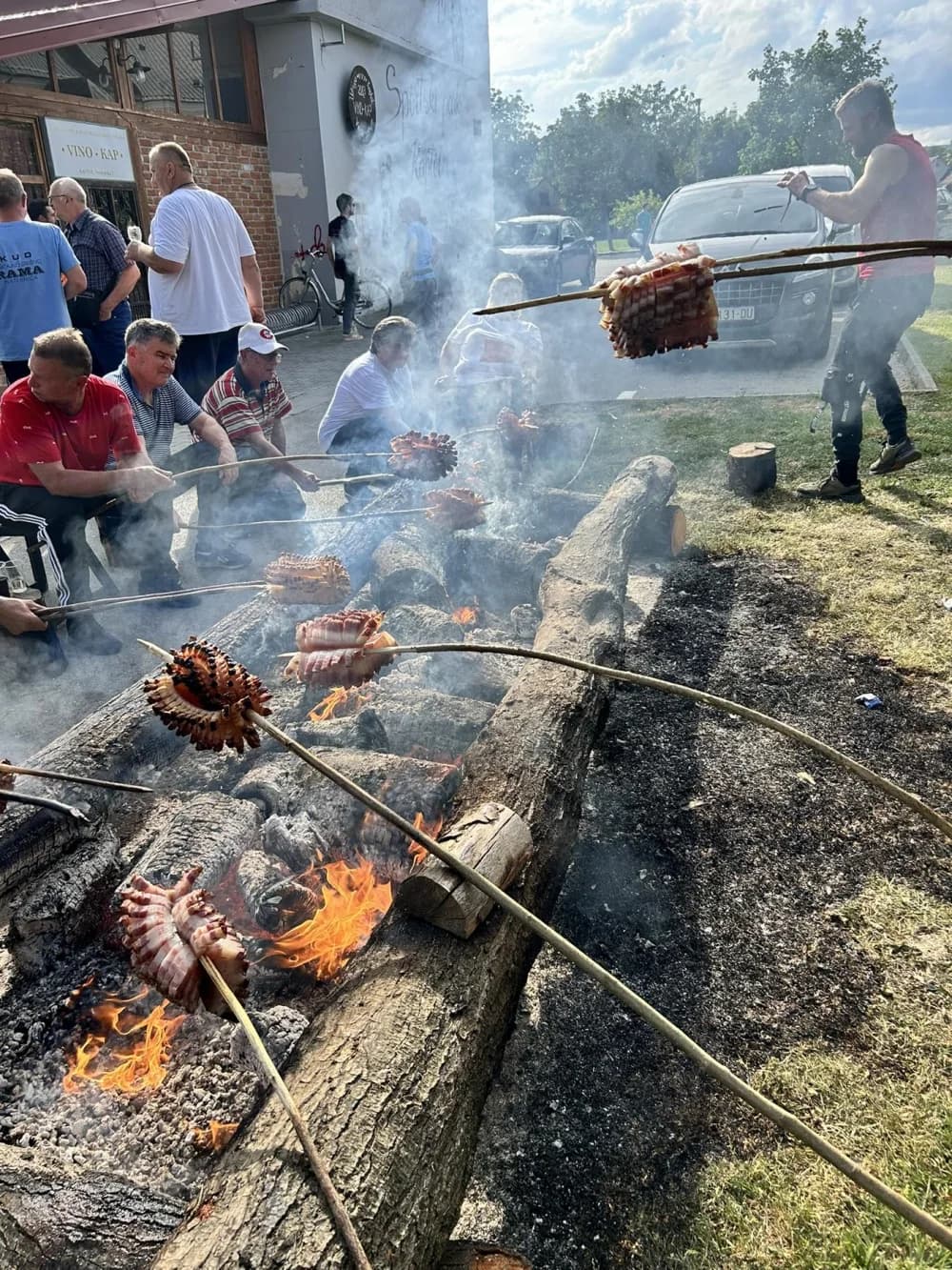 Alumni ’FTRR’ na 8. Festivalu slanine i vina