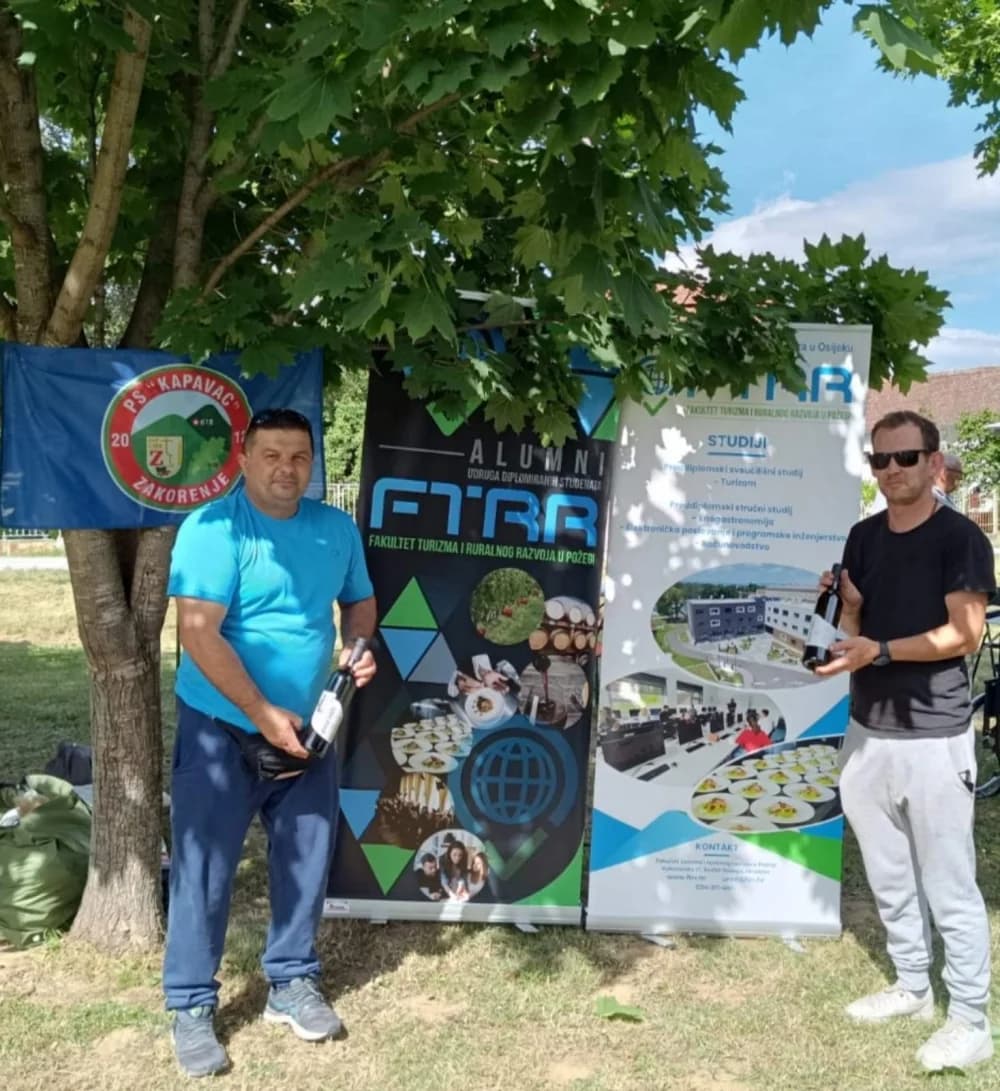 Alumni ’FTRR’ na 8. Festivalu slanine i vina