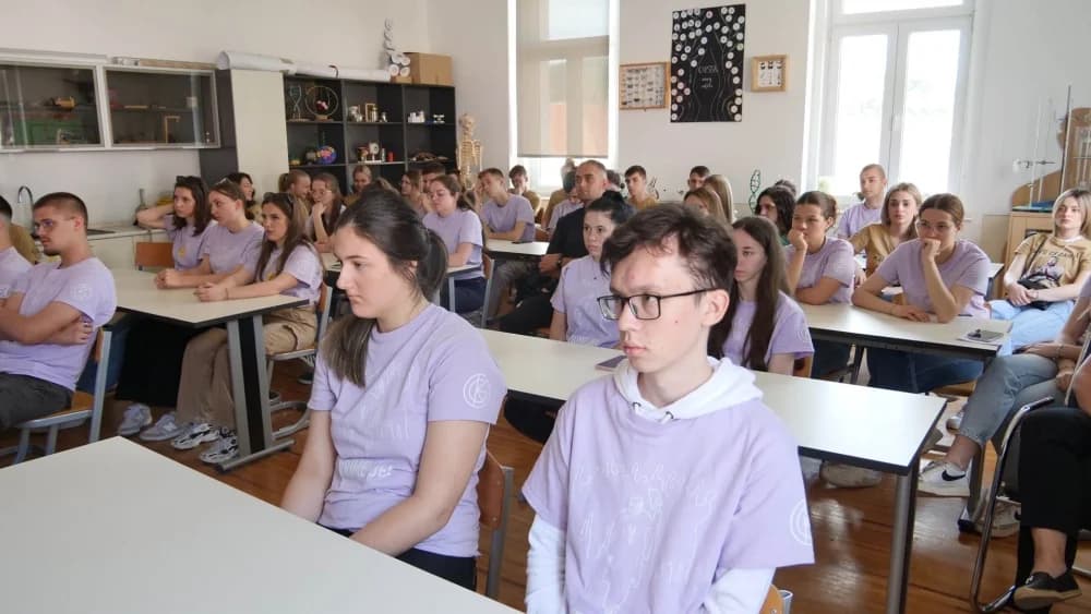 Susret biskupa s maturantima požeške Katoličke gimnazije