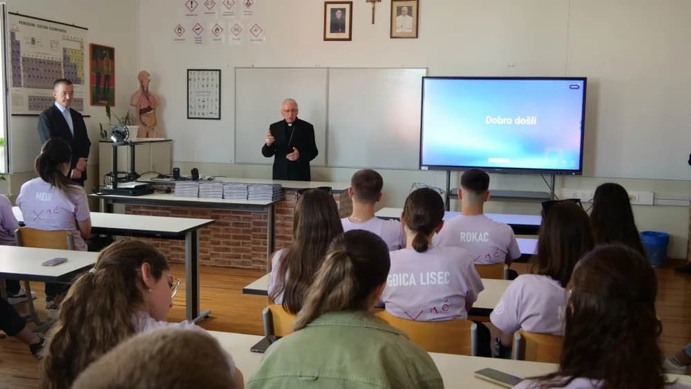 Susret biskupa s maturantima požeške Katoličke gimnazije