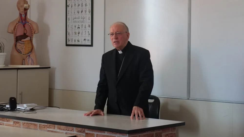 Susret biskupa s maturantima požeške Katoličke gimnazije