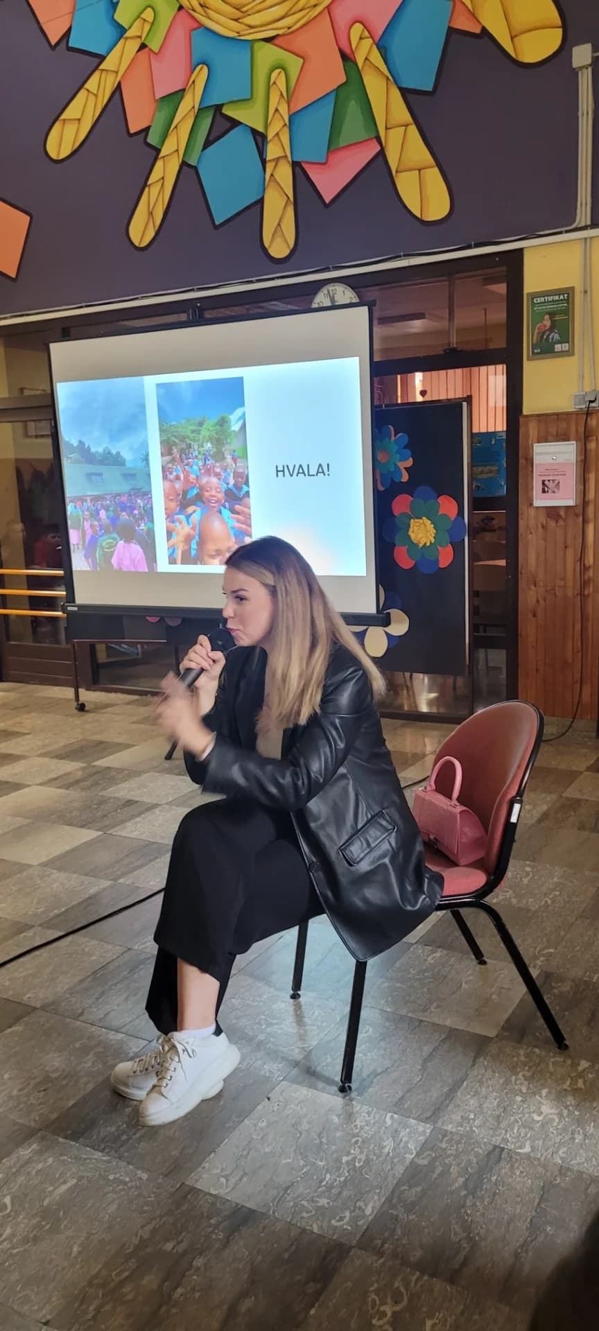 Leona Došen učenicima u Kaptolu dočarala život u Tanzaniji