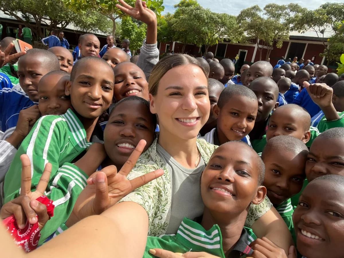 Leona Došen učenicima u Kaptolu dočarala život u Tanzaniji