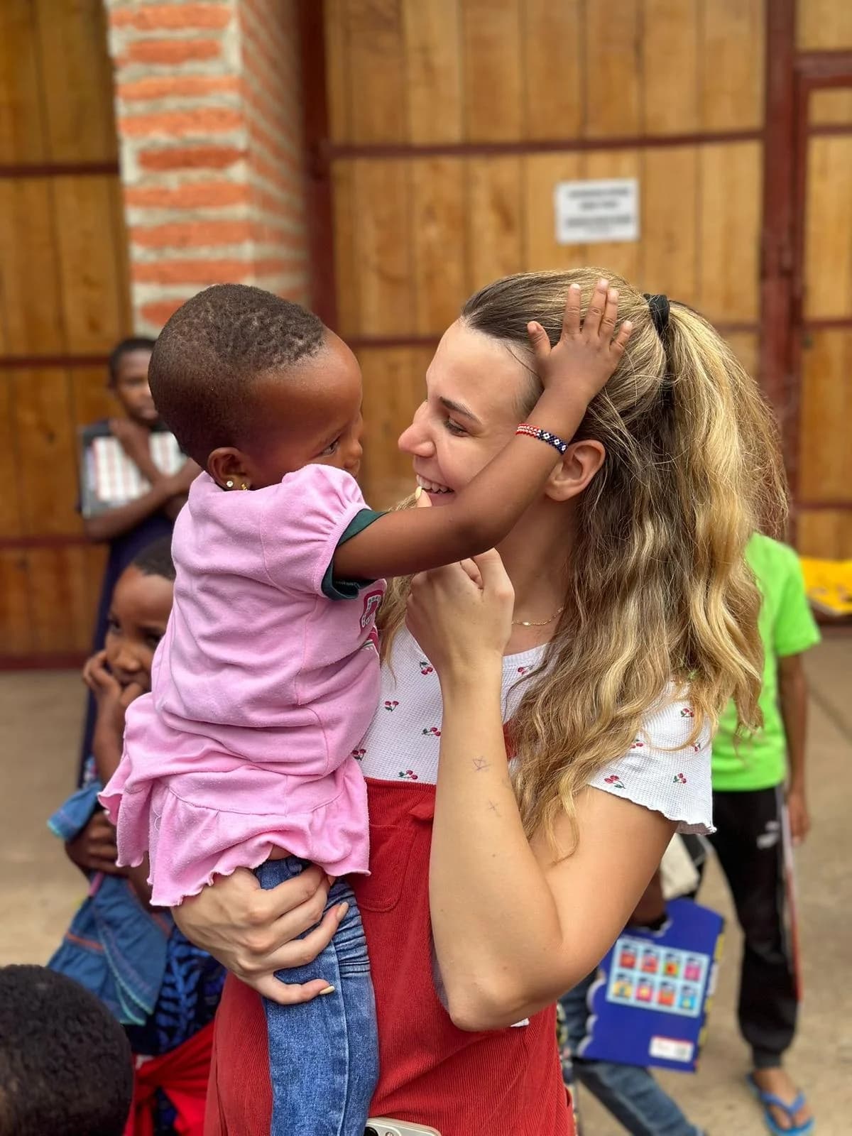 Leona Došen učenicima u Kaptolu dočarala život u Tanzaniji