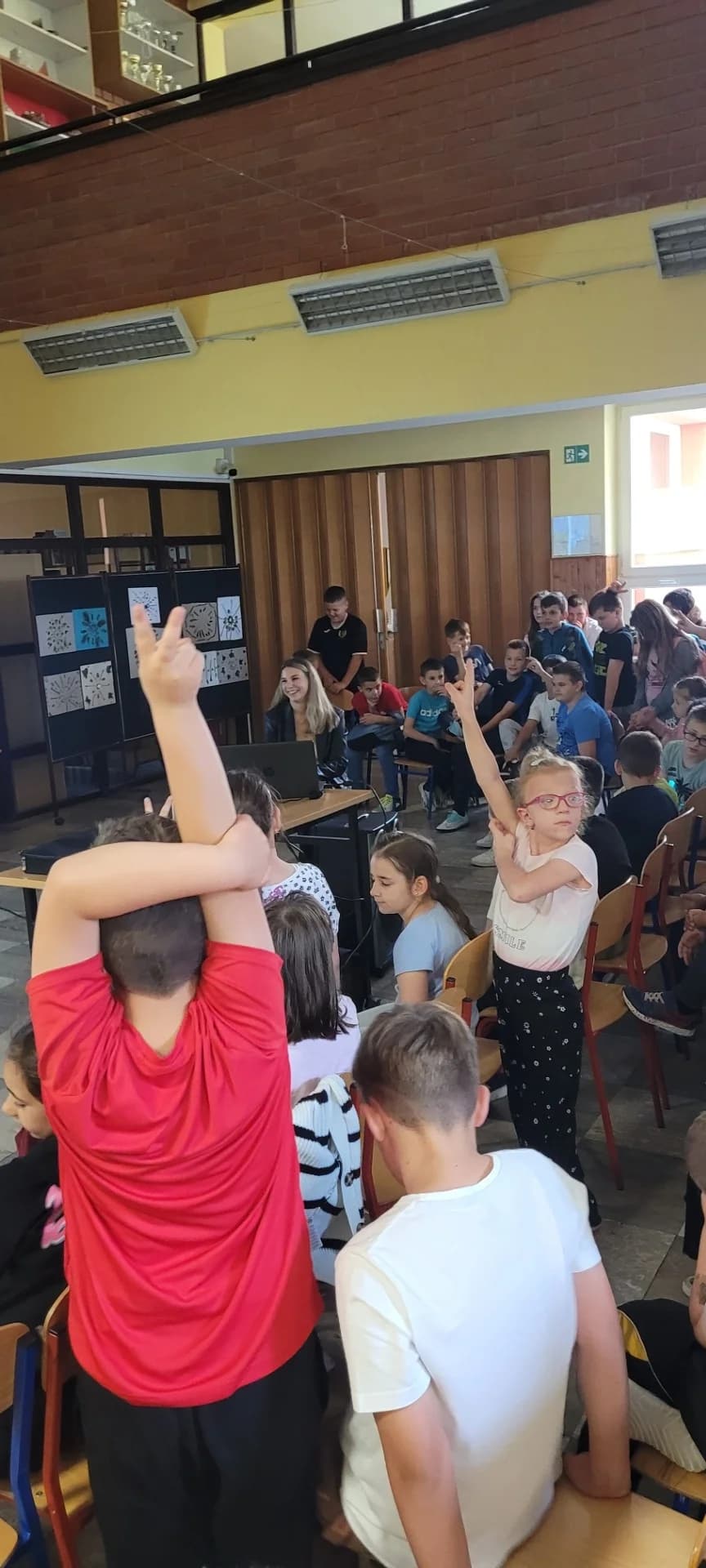 Leona Došen učenicima u Kaptolu dočarala život u Tanzaniji