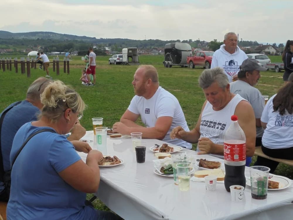 FOTO: Konjički klub Pleternica otvorio vrata svim generacijama