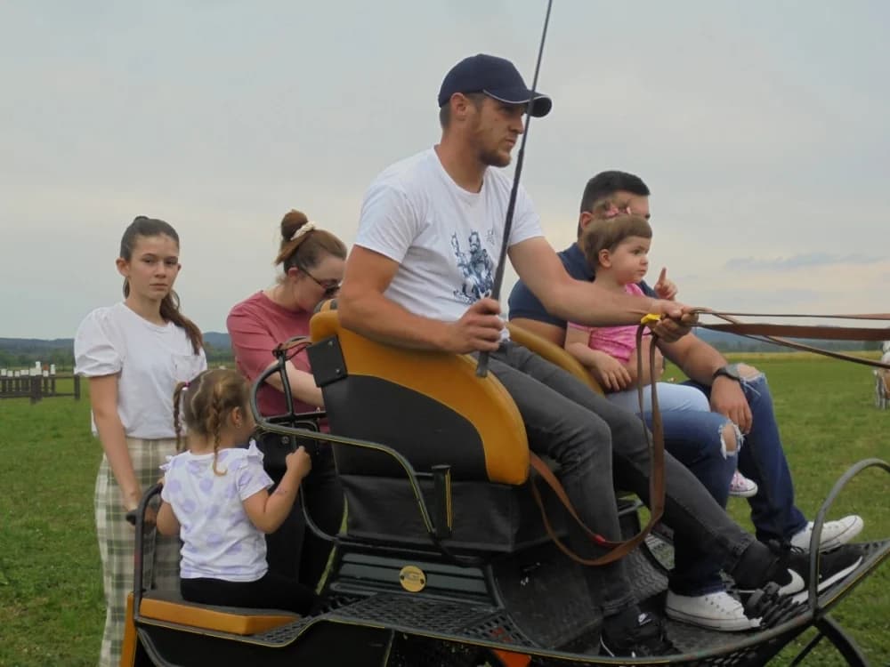 FOTO: Konjički klub Pleternica otvorio vrata svim generacijama