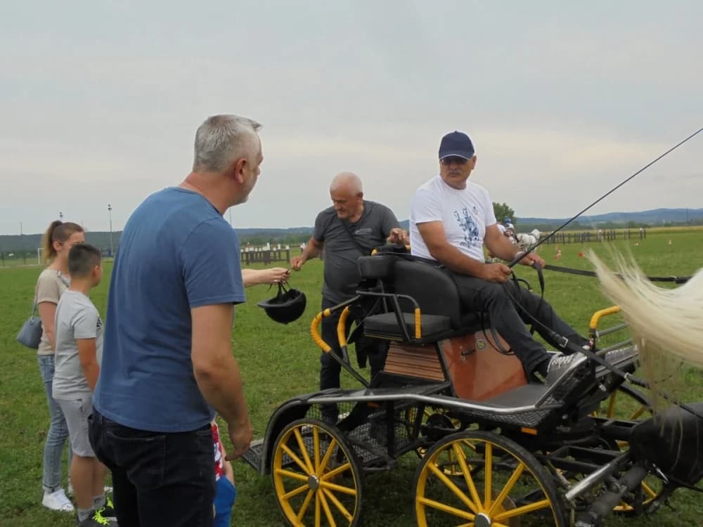 FOTO: Konjički klub Pleternica otvorio vrata svim generacijama