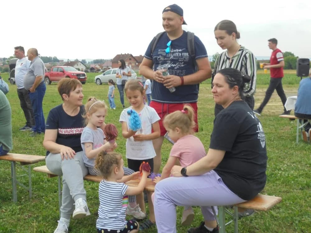 FOTO: Konjički klub Pleternica otvorio vrata svim generacijama